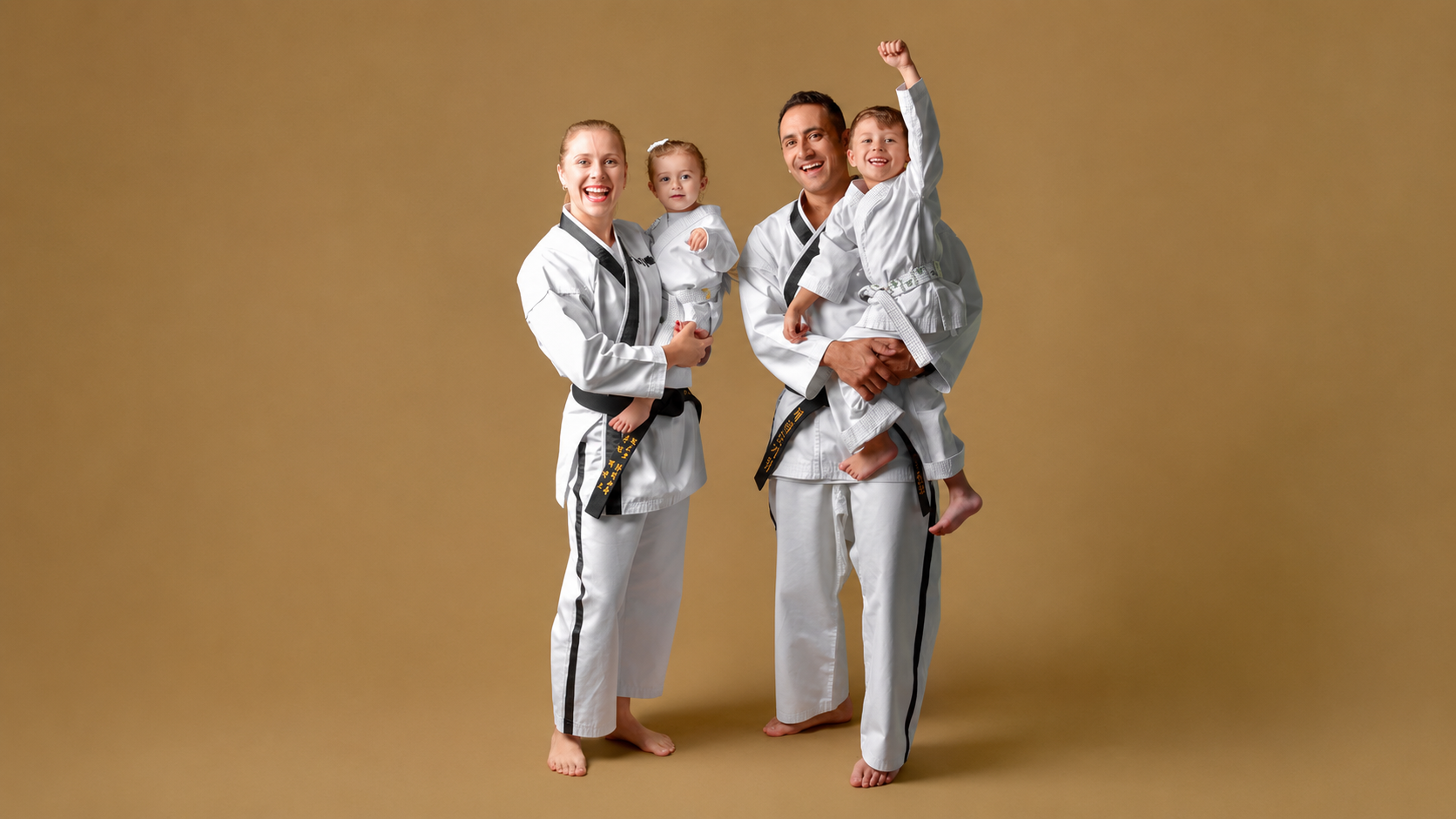 Família treinando artes marciais juntos no programa Família da Kihap